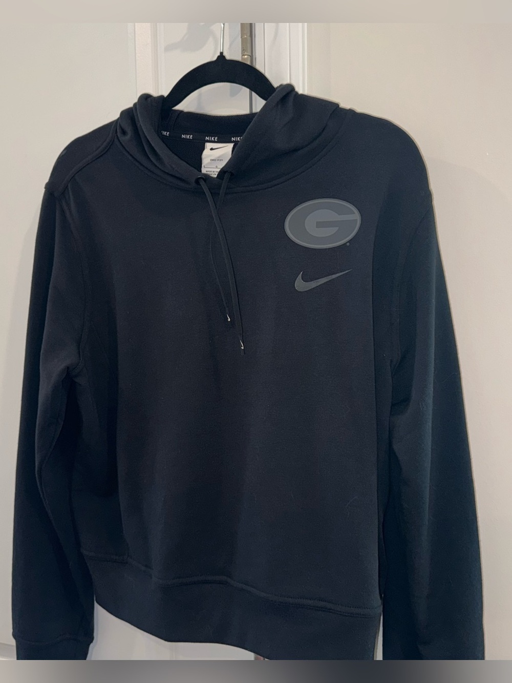 Nike UGA Women’s Cropped Black Hoodie 
Georgia Bulldogs